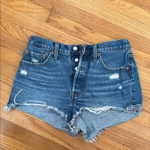 LEVI’S, Cut Off Denim Shorts